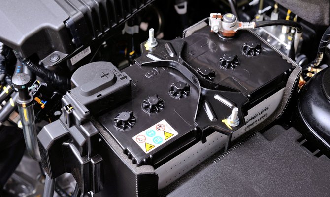 Batterie du compartiment moteur