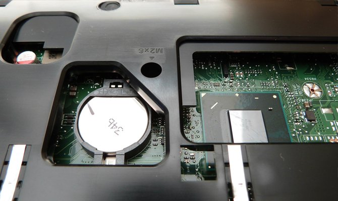 Remplacement de la batterie d'un ordinateur portable bios