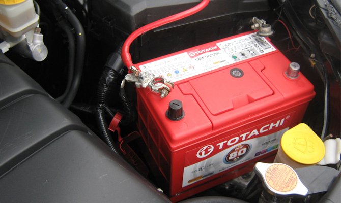 Batterie installée dans la voiture