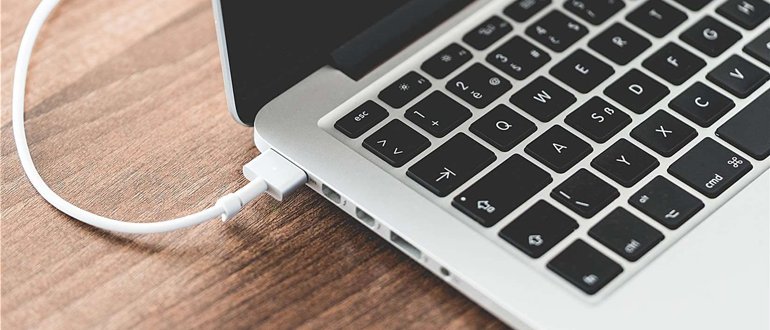 ordinateur portable en charge