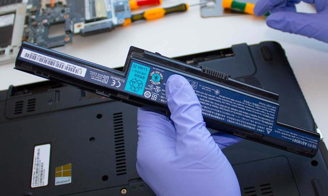 Nous démontons la batterie